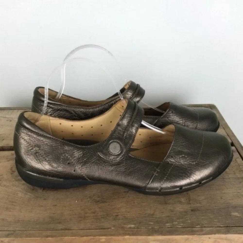 CLARKS leather bronze Mary Jane slip on shoes us women's size 9.5
